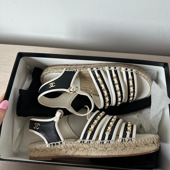 Chanel Bicolor CC Ankle Strap Espadrille Sandals Sz 37 Chain On Straps Black/Whi - Picture 4 of 15